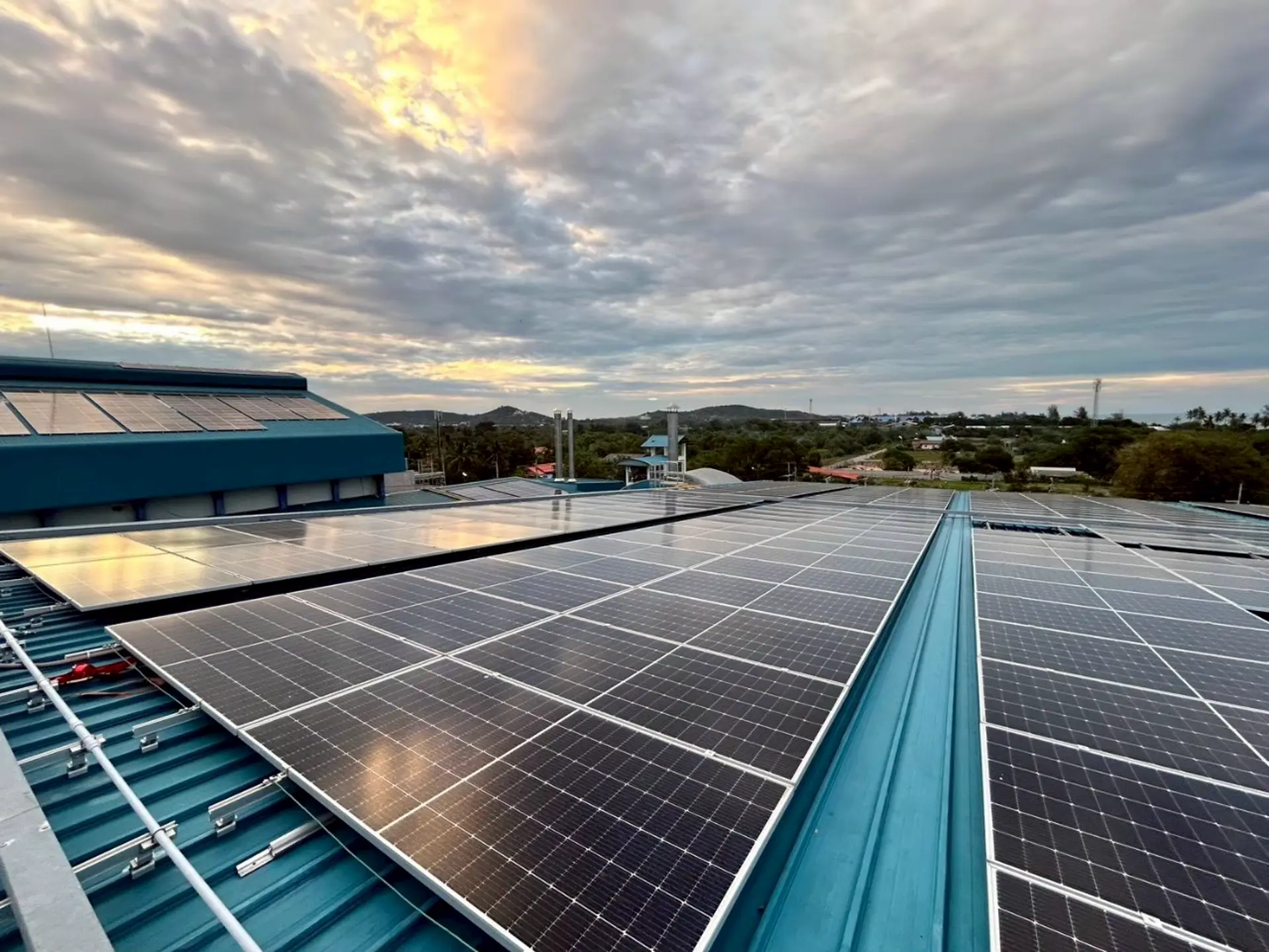 ผลงานติดตั้งโซลาร์เซลล์บนหลังคาโครงการจริงของ SystemPlus Solar ที่สงขลา